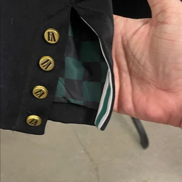 Elegant Black Blazer with Emblem - Picture 4 of 5